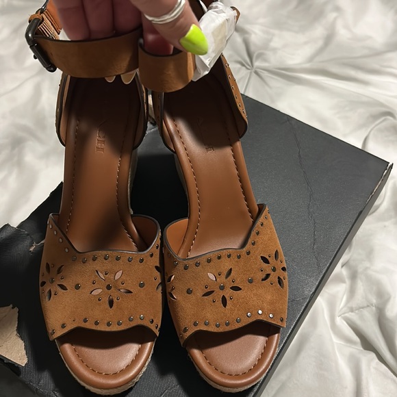 NWT Coach leather sandal - Picture 5 of 7